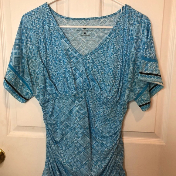 Women’s gently used top - Picture 1 of 2